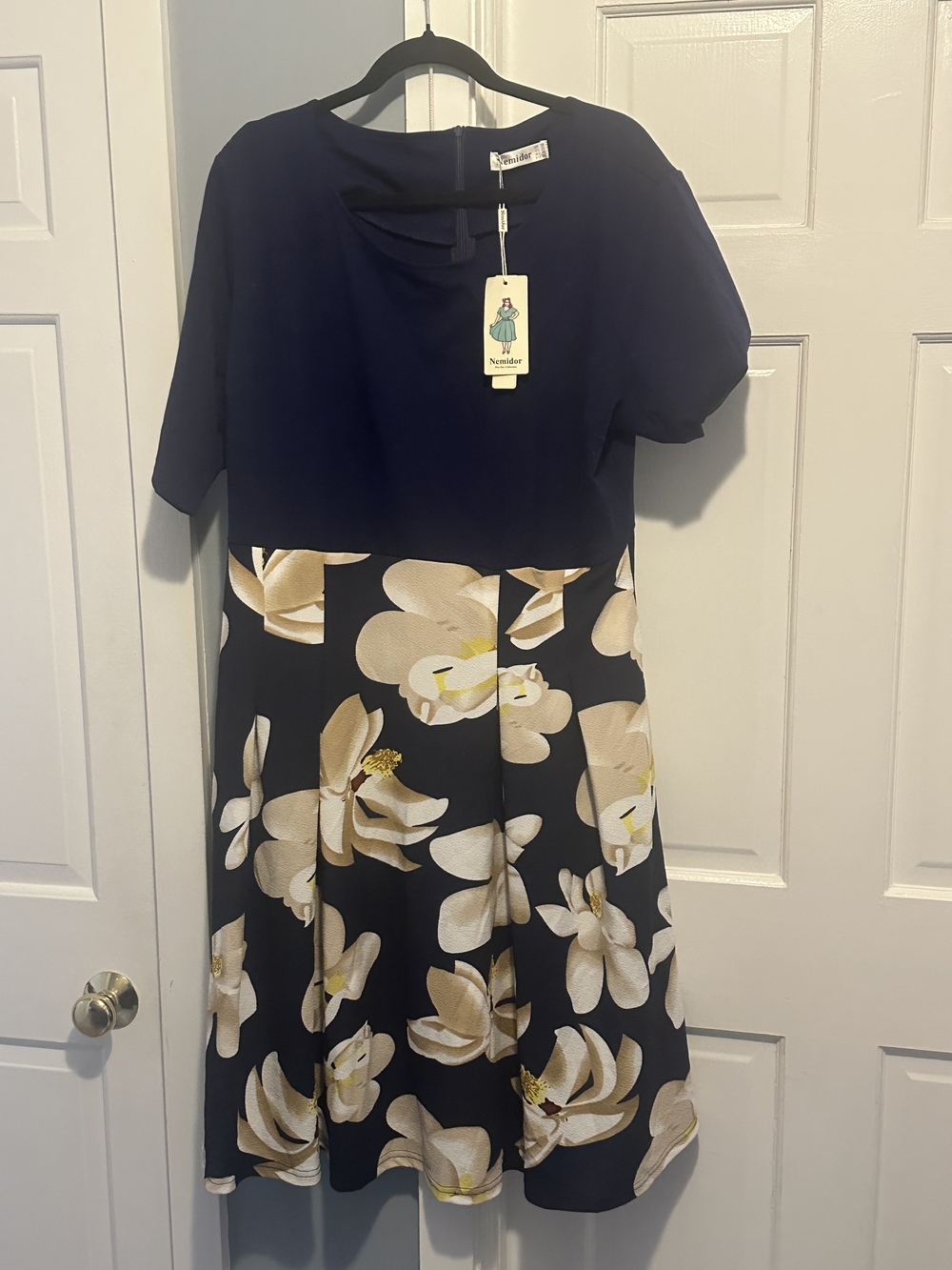 Navy and Cream Floral Midi Dress - Elegant Fit-and-Flare 22W NWT - Picture 2 of 3